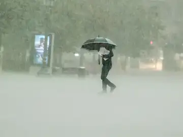 Tenerife se prepara para el peor temporal desde 2013: cierre del Teide, senderos bloqueados y suspensión de eventos Temporal de lluvia