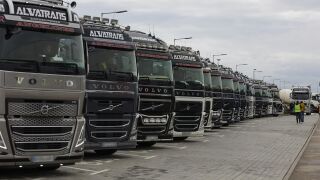 Econom&iacute;a.- Transportistas gallegos estudian paralizar su actividad por la subida del precio de los combustibles