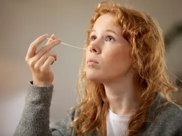 Una simple prueba nasal podría detectar el Alzheimer antes de los primeros síntomas Una simple prueba nasal podría detectar el Alzheimer antes de los primeros síntomas