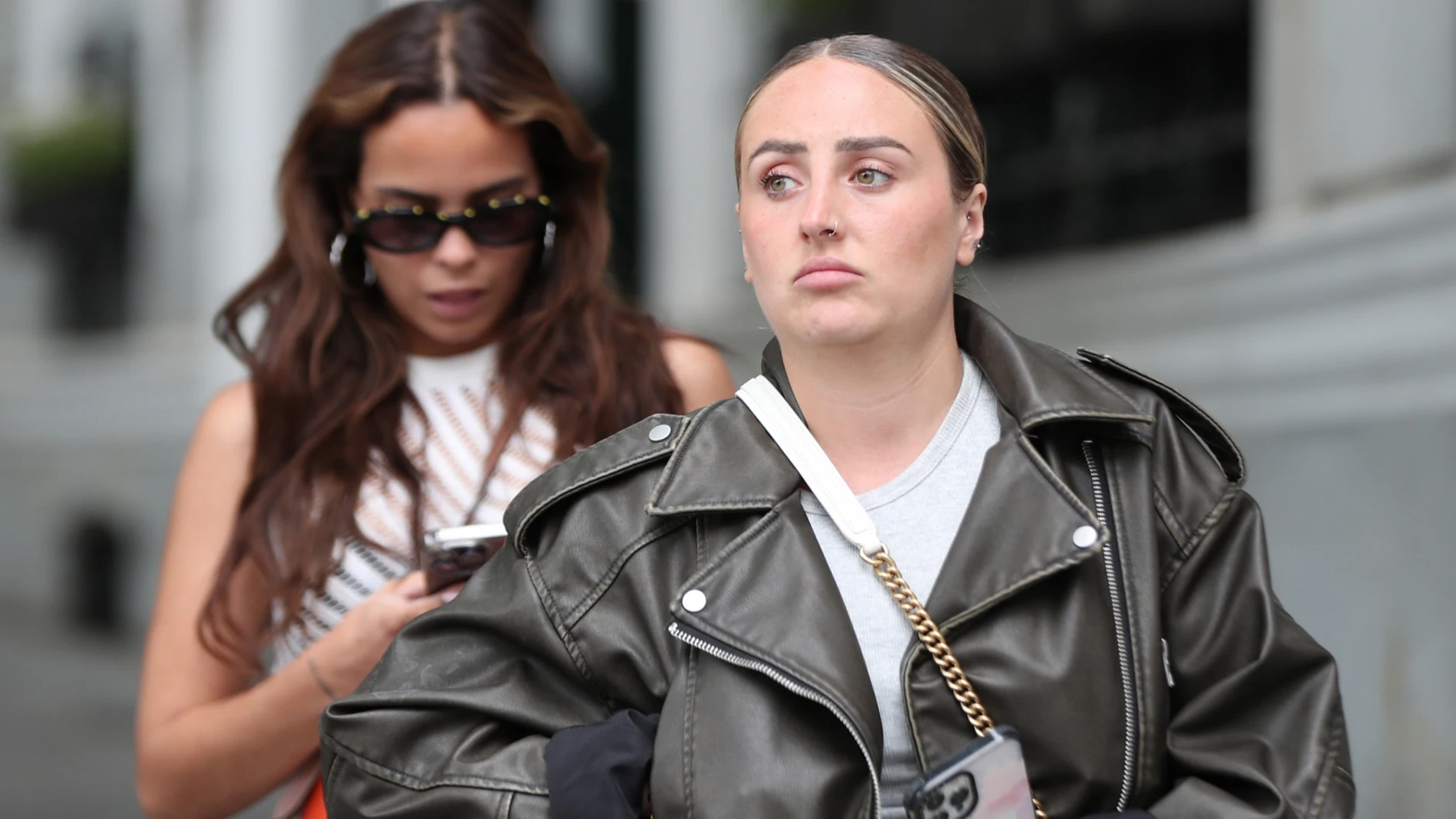 Tenso encuentro de Gloria Camila y Rocío Flores en Sevilla? La tía responde con zasca a su sobrina