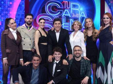 Manel fuentes posa junto a los concursantes oficiales de 'Tu cara me suena 13'
