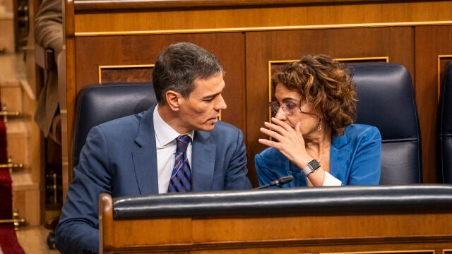 Pedro S&aacute;nchez y Mar&iacute;a Jes&uacute;s Montero, PSOE, en la Sesi&oacute;n de Control en el Congreso