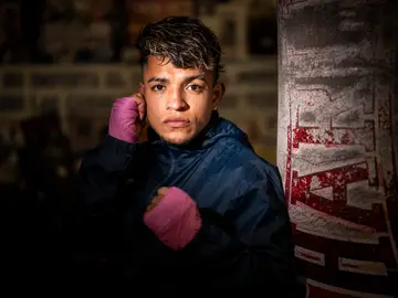 Alexander Villagra, boxeador y peluquero. David Jar Alexander Villagra, boxeador y peluquero