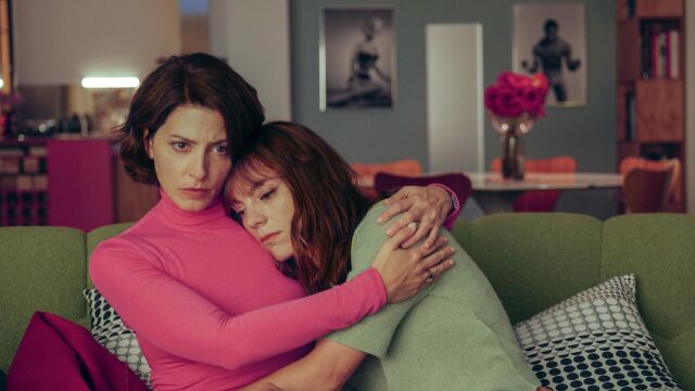 B&aacute;rbara Lennie y Victoria Luengo en una escena de "Amarga navidad"