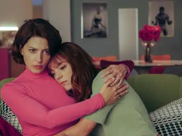 Bárbara Lennie y Victoria Luengo en una escena de "Amarga navidad" Bárbara Lennie y Victoria Luengo en una escena de "Amarga navidad"