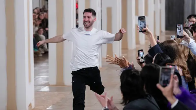 Desfile de JCPajares en la MBFW MADRID, 19/03/2026.- El diseñador Juan Carlos Pajares en un momento del desfile de la firma JCPajares dentro de la Semana de la Moda de Madrid (MBFW), este jueves en el Palacio Fernan Núñez. EFE/ Borja Sánchez-Trillo
