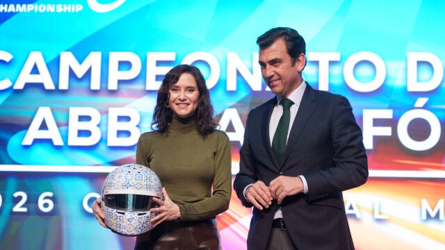 La presidenta de la Comunidad de Madrid, Isabel D&iacute;az Ayuso y el co-fundador de la F&oacute;rmula E, Alberto Longo, durante el recibimiento a pilotos y organizadores del Madrid Mundial de F&oacute;rmula E &ndash; 2026 CUPRA Raval Madrid E-Prix, a 19 de marzo de 2026, en Madrid (Espa&ntilde;a). La carrera se celebra por primera vez en Espa&ntilde;a este fin de semana. 19 MARZO 2026;F&Oacute;RMULA E;PILOTO;COCHES;CARRERA; Matias Chiofalo / Europa Press 19/03/2026