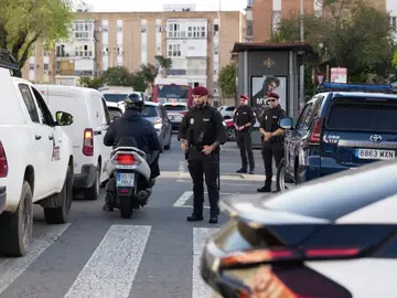 Agentes del GAR de la Policía Local en El Cerezo Agentes del GAR de la Policía Local en El Cerezo