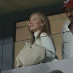 El look de Ester Exp&oacute;sito en el Bernab&eacute;u.