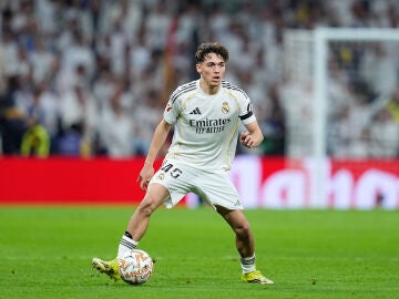 Thiago Pitarch Pinar of Real Madrid CF in action during the Spanish League, LaLiga EA Sports, football match played between Real Madrid and Atletico de Madrid at Bernabeu stadium on March 22, 2026, in Madrid, Spain. AFP7 22/03/2026 ONLY FOR USE IN SPAIN