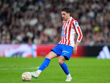Jose Maria Gimenez of Atletico de Madrid plays the ball during the Spanish League, LaLiga EA Sports, football match played between Real Madrid and Atletico de Madrid at Bernabeu stadium on March 22, 2026, in Madrid, Spain. AFP7 22/03/2026 ONLY FOR USE IN SPAIN