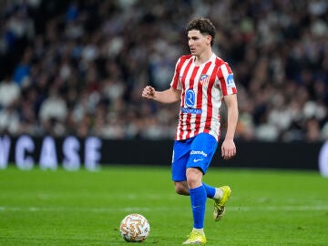 Julian Alvarez of Atletico de Madrid in action during the Spanish League, LaLiga EA Sports, football match played between Real Madrid and Atletico de Madrid at Bernabeu stadium on March 22, 2026, in Madrid, Spain. AFP7 22/03/2026 ONLY FOR USE IN SPAIN
