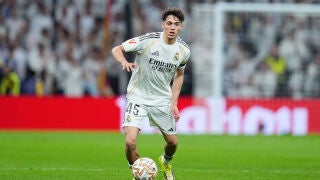 Thiago Pitarch Pinar of Real Madrid CF in action during the Spanish League, LaLiga EA Sports, football match played between Real Madrid and Atletico de Madrid at Bernabeu stadium on March 22, 2026, in Madrid, Spain. AFP7 22/03/2026 ONLY FOR USE IN SPAIN