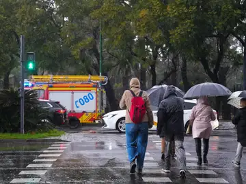 La DGT lanza su campaña de Semana Santa, con foco en el peatón: "No quieres perderte nada y terminas perdiéndolo todo" La DGT lanza su campaña de Semana Santa, con foco en el peatón: "No quieres perderte nada y terminas perdiéndolo todo"