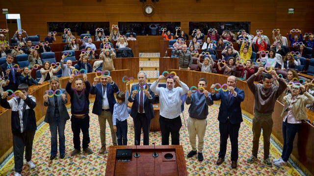 Entrega de los reconocimientos de la Federaci&oacute;n Autismo Madrid 2026, que distinguen a personas, instituciones y entidades que destacan por su labor en defensa de las personas con autismo en la Asamblea de Madrid. &copy; Alberto R. Rold&aacute;n / Diario La Raz&oacute;n. 23 03 2026