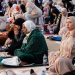 Miembros de la comunidad musulmana de Almer&iacute;a participan en la celebraci&oacute;n del Eid al Fitr