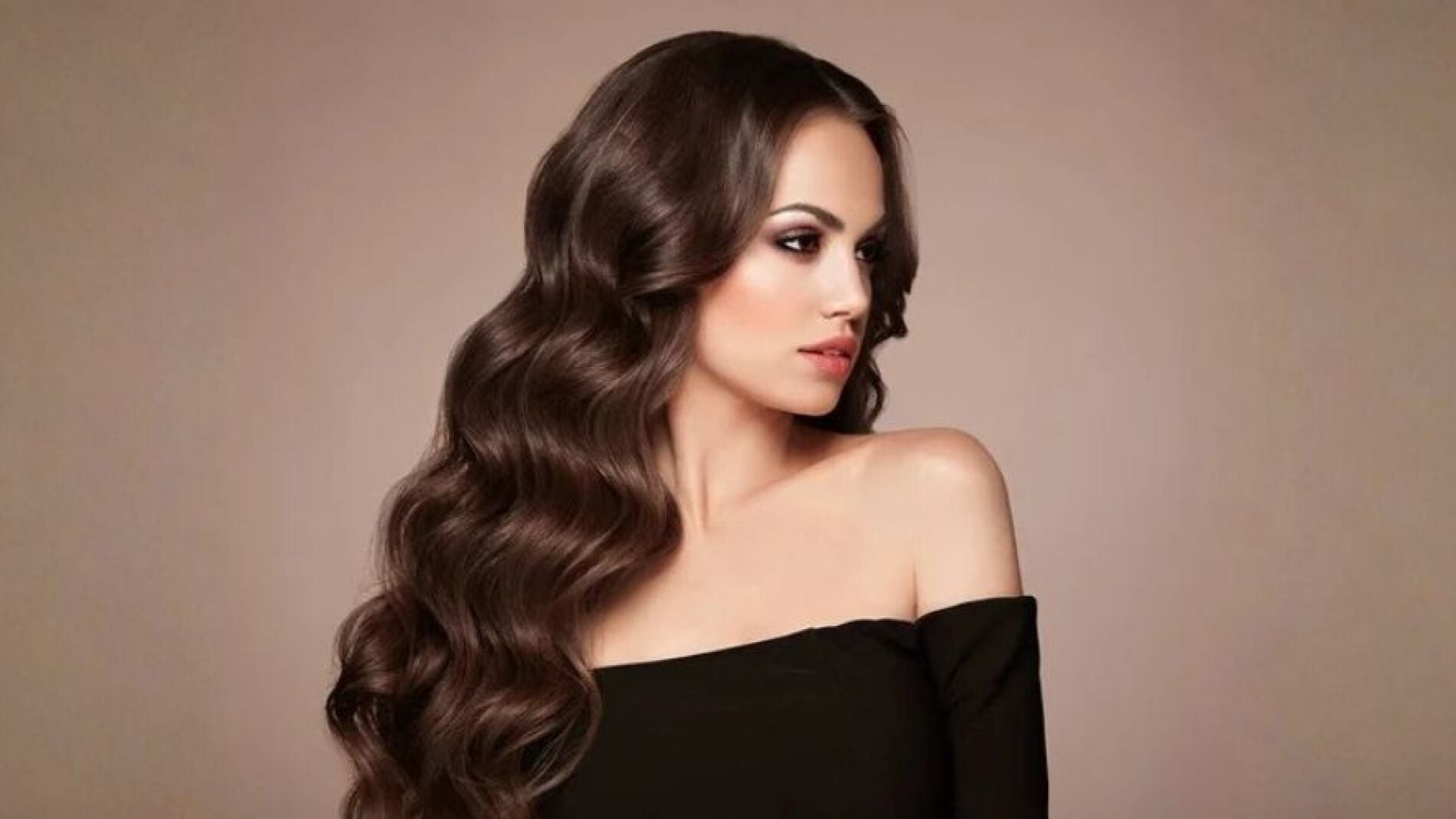 Ondas suaves, definidas y con brillo sin dedicarle media hora: ahí está la clave de este tipo de rizador