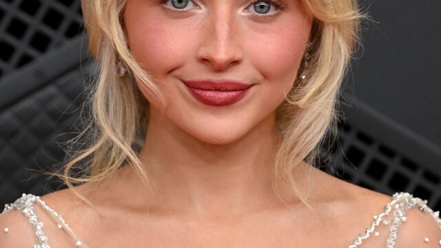 Sabrina Carpenter con velvet mullet.