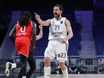 Llull celebra un triple que anotó en el segundo cuarto Llull celebra un triple que anotó en el segundo cuarto