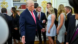 Sen. Markwayne Mullin sworn in as new DHS chief at the White House Washington, DC (United States), 24/03/2026.- US President Donald Trump speaks following a swearing-in ceremony in the Oval Office of the White House in Washington, DC, USA, 24 March 2026. Markwayne Mullin was confirmed as Department of Homeland Security (DHS) secretary, placing the Oklahoma senator in charge of a Trump administration immigration crackdown that has triggered a 37-day funding shutdown of the cabinet agency. EFE/EPA/GRAEME SLOAN / POOL