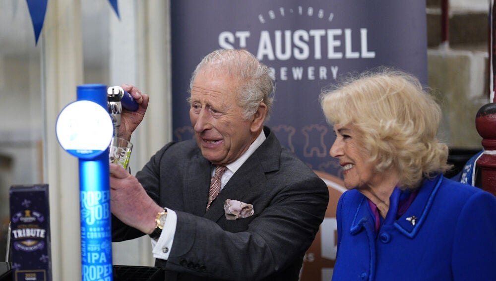 El rey Carlos III ha tirado su propia cerveza