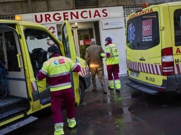 Llegada de una ambulancia a Urgencias