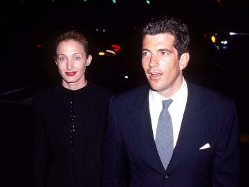 John F. Kennedy y Carolyn Bessette en una imagen de archivo