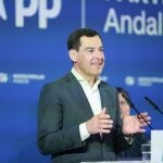 El presidente de la Junta de Andaluc&iacute;a y candidato a la reelecci&oacute;n, Juanma Moreno, este mi&eacute;rcoles durante su intervenci&oacute;n en la Junta Directiva del PP-A, en Sevilla