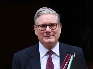 LONDON (United Kingdom), 25/03/2026.- British Prime Minister Keir Starmer leaves 10 Downing Street for Prime Minister's Questions at Parliament in London, Britain, 25 March 2026. (Reino Unido, Londres) EFE/EPA/ANDY RAIN 