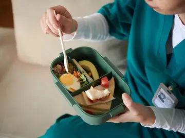 Es aconsejable hacer una ingesta completa, pero no pesada Es aconsejable hacer una ingesta completa, pero no pesada