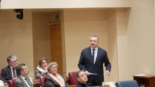 Vox se queda solo en la Asamblea en su defensa de las tradiciones murcianas