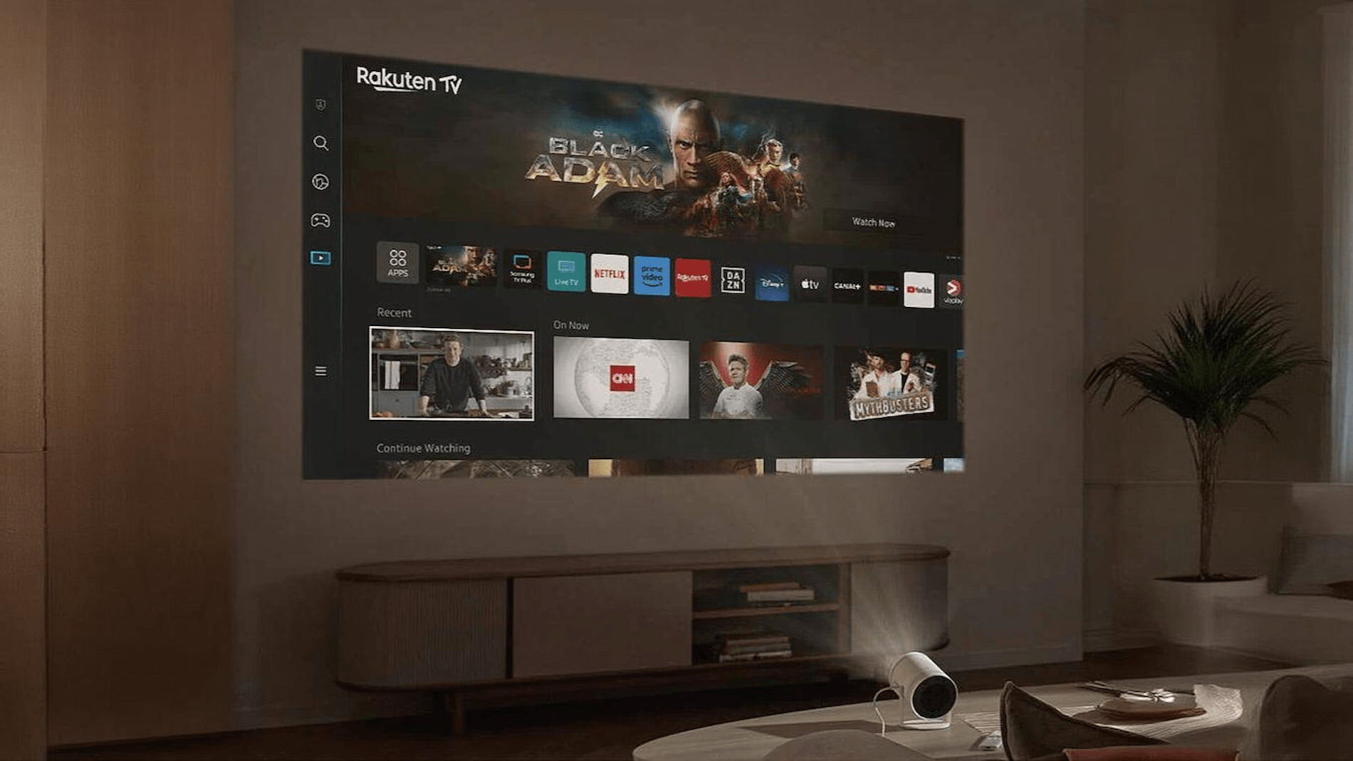 Es uno de los productos más innovadores de Samsung y te permite montarte un cine en cualquier parte. Estos días se vende a mitad de precio en PcComponentes