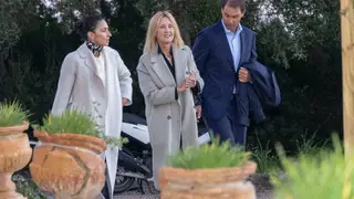 PREMIOS FUNDACION RAFA NADAL PALMA DE MALLORCA, 25/03/2026.- El extenista Rafael Nadal acompañado por su mujer, Xisca Perelló (i) y su madre, Ana Maria Parera, a su llegada a la entrega de la IV edición de los Premios Rafa Nadal este miércoles en la Finca Son Verí en Palma de Mallorca. EFE / Cati Cladera.