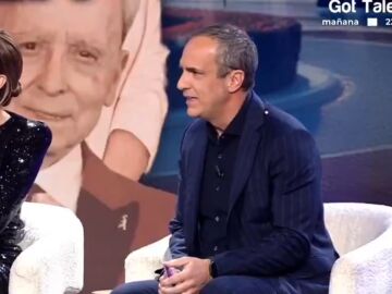 Beatriz Archidona y Santi Acosta, presentadores de 'De Viernes'