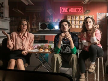 Malena Alterio cambia el delantal por el porno: Prime Video desvela el tr&aacute;iler y la fecha de "Cochinas"