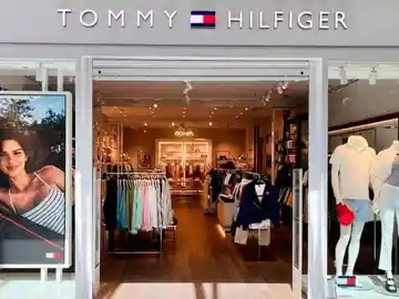 Tommy Hilfiger tiene las prendas perfectas para una Semana Santa de escapadas, terrazas y looks que salen bien sin pensarlos demasiado Tommy Hilfiger
