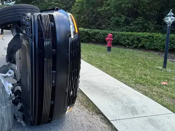 Así quedó el coche de Tiger después de su accidente Así quedó el coche de Tiger después de su accidente