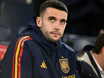 España - Serbia VILLARREAL, 27/03/2026.- El portero de la selección española de fútbol Joan García, en la grada durante el encuentro amistoso que los combinados nacionales de España y Serbia disputan este viernes en el estadio de La Cerámica, en Villarreal. EFE/Andreu Esteban