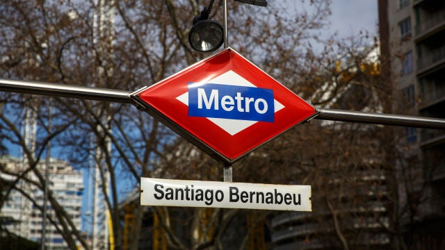 Santiago Bernab&eacute;u, que da acceso al estadio del Real Madrid, es una de las estaciones afectadas por las obras en la l&iacute;nea 10 del metro de Madrid