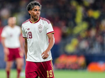 Lamine Yamal of Spain gestures during the international friendly match played between Spain Team and Serbia Team at La Ceramica stadium on March 27, 2026, in Villarreal, Spain. AFP7 27/03/2026 ONLY FOR USE IN SPAIN