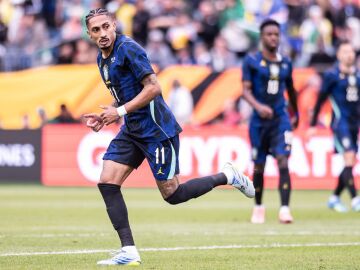 F&uacute;tbol.- ACT.- Raphinha se vuelve a Barcelona lesionado con Brasil