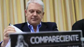 GRAF7447 MADRID (Comunidad de Madrid), 13/11/2018.- El considerado 'número dos' de la trama Gürtel, Pablo Crespo ,d., que cumple condena en prisión por este caso judicial poco antes de su comparecencia ante la comisión de investigación sobre la presunta financiación ilegal del PP en el Congreso de los Diputados. A la izquierda,el abogado Miguel Durán. GRAF7447 MADRID (Comunidad de Madrid), 13/11/2018.- El considerado 'número dos' de la trama Gürtel, Pablo Crespo ,d., que cumple condena en prisión por este caso judicial poco antes de su comparecencia ante la comisión de investigación sobre la presunta financiación ilegal del PP en el Congreso de los Diputados. A la izquierda,el abogado Miguel Durán.