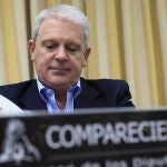 GRAF7447 MADRID (Comunidad de Madrid), 13/11/2018.- El considerado 'n&uacute;mero dos' de la trama G&uuml;rtel, Pablo Crespo ,d., que cumple condena en prisi&oacute;n por este caso judicial poco antes de su comparecencia ante la comisi&oacute;n de investigaci&oacute;n sobre la presunta financiaci&oacute;n ilegal del PP en el Congreso de los Diputados. A la izquierda,el abogado Miguel Dur&aacute;n. 