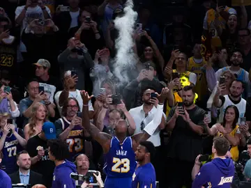 LeBron James, antes del partido entre los Lakers y los Nets LeBron James, antes del partido entre los Lakers y los Nets