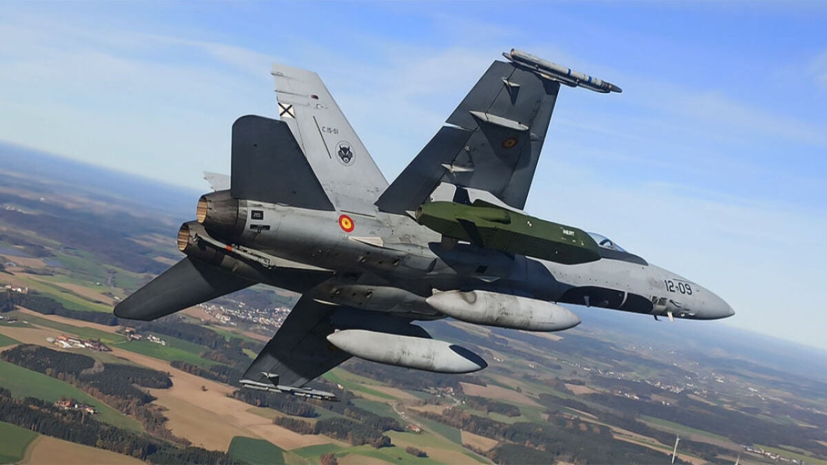 Los F-18 españoles cumplirán 54 años volando: ni el F-35 ni el FCAS llegan a tiempo para relevarlos