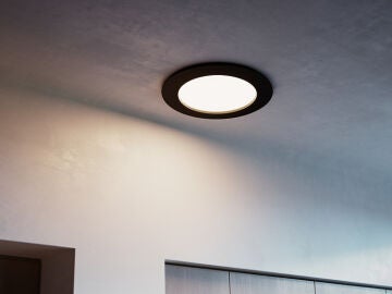 Philips Hue rebaja un downlight inteligente que convierte una sola instalaci&oacute;n en control, ambiente y automatizaci&oacute;n para toda la casa