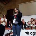 M&oacute;nica Oltra es aplaudida por sus compa&ntilde;eros de partido  