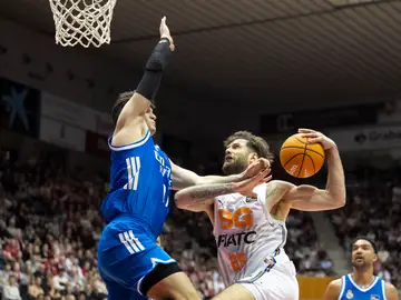 Hezonja amenaza con taponar la entrada de Nikola Maric Hezonja amenaza con taponar la entrada de Nikola Maric