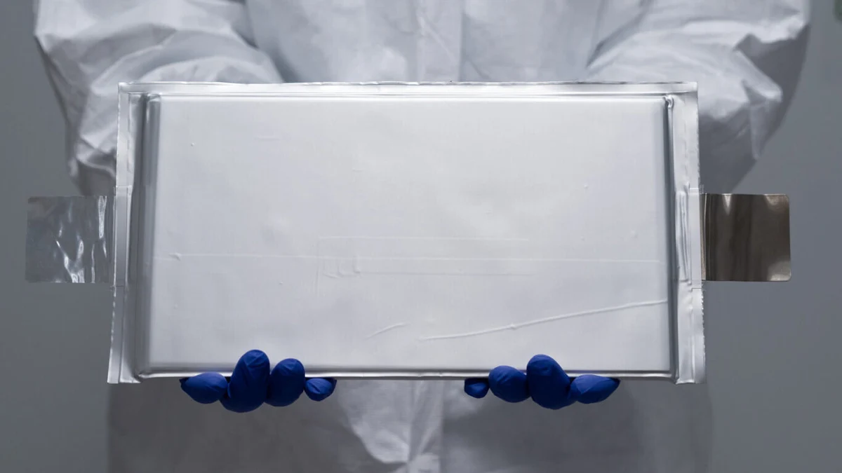 El MIT descubre un fallo inesperado en las baterías de estado sólido y sus dendritas