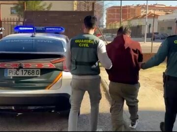 Efectivos de la Guardia Civil efectuando una detenci&oacute;n en el marco de la operaci&oacute;n 'Rhaven-ligatum'.REMITIDA / HANDOUT por Guardia CivilFotograf&iacute;a remitida a medios de comunicaci&oacute;n exclusivamente para ilustrar la noticia a la que hace referencia la imagen, y citando la procedencia de la imagen en la firma28/03/2026